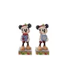 Figurine Mickey de noël avec un cadeau surprise Disney traditions 6013060
