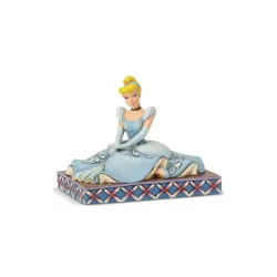 Figurine Cendrillon en pose...